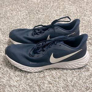 Nike Revolution Men’s Running Shoe Sz 10.5